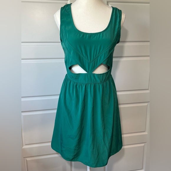 Emerald Green Cutout Dress Sleeveless Mini Skater Dress Party Cocktail - Picture 1 of 6